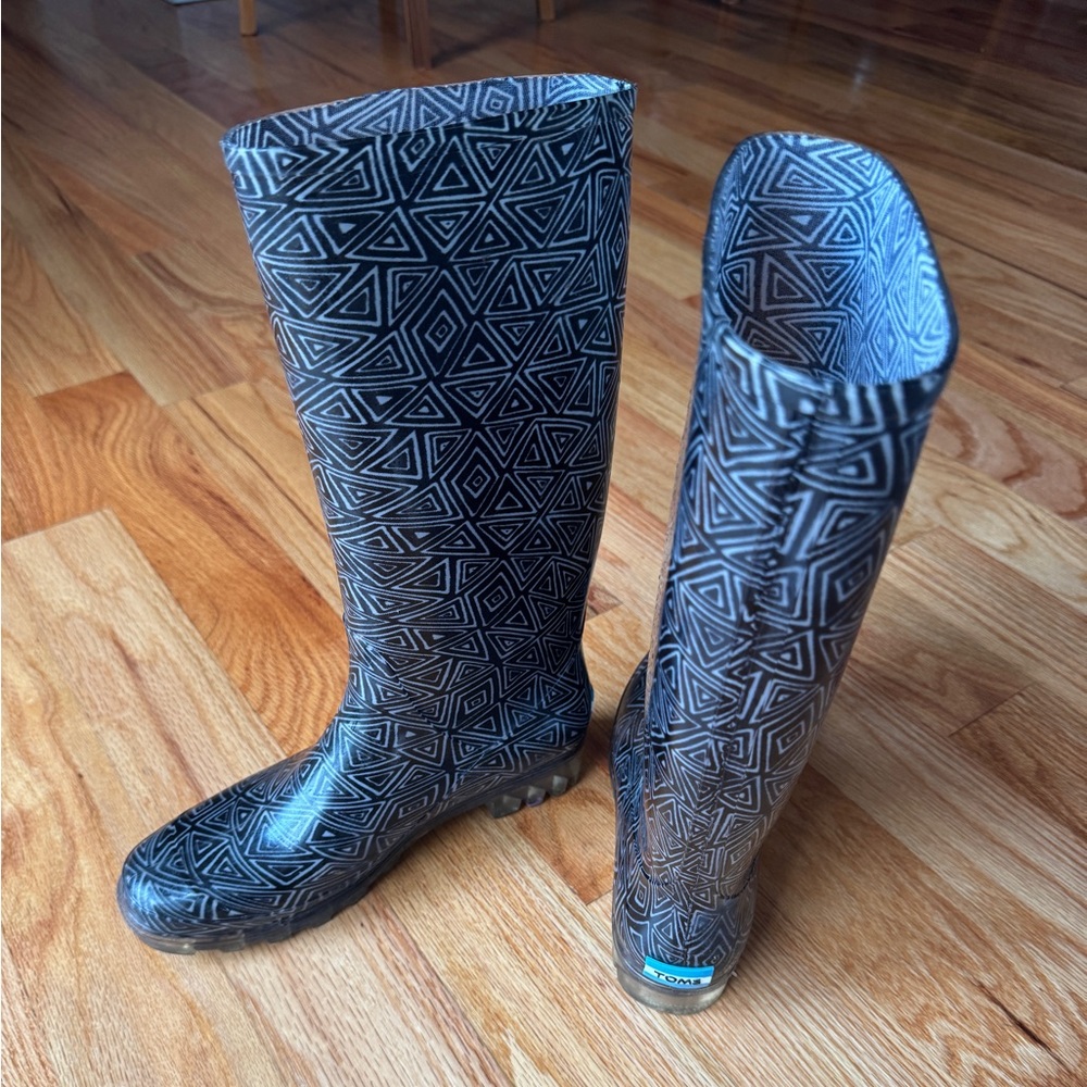 EUC TOMS women’s rain boots size 8 - Picture 3 of 4